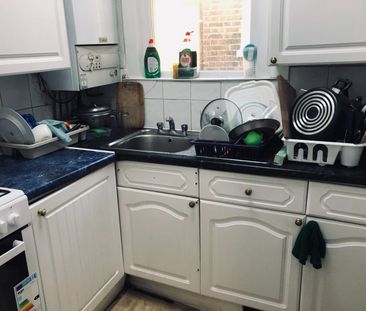 Room in a Shared Flat, Green Street, E13 - Photo 4