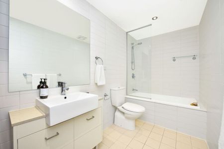 606/1 Stromboli Strait, Wentworth Point - Photo 3