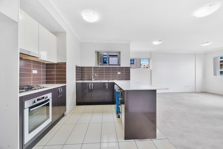 Spacious 2-Bed Apartment in Prime Location Near Parramatta River - Photo 2