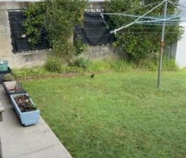 Tidy two-bedroom home - water and lawns included - Photo 6