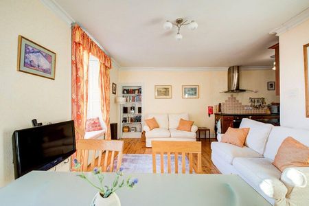 High Street - Photo 4