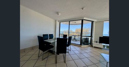 Fully Furnished Beachfront 2-Bedroom Apartment with Ocean Views - Surfers Paradise - Photo 4