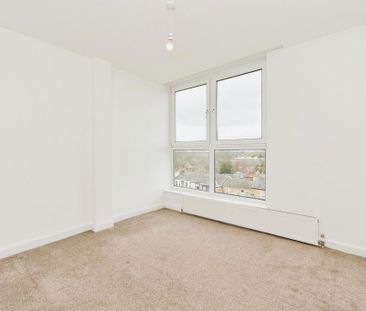 3 bedroom flat to rent - Photo 6