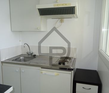 VASTE STUDIO MEUBLE DE 27 M² AVEC BALCON ET PARKING - Photo 4