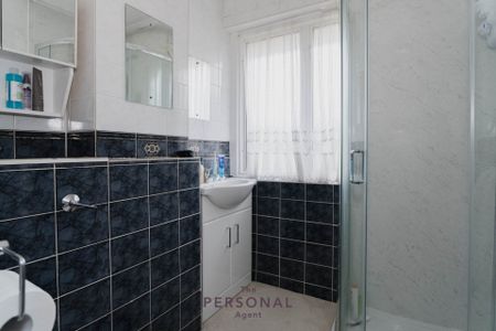 Sharon Close, Epsom - Photo 5