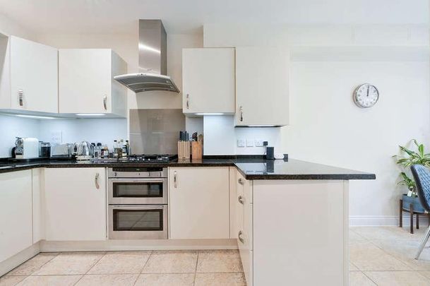 Pilgrim Mews, Reigate, RH2 - Photo 1