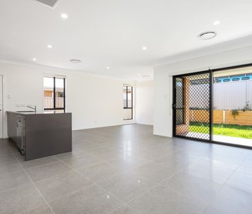 MODERN 4 BEDROOM HOME - Photo 3