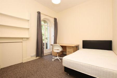 5 bedroom flat to rent - Photo 4