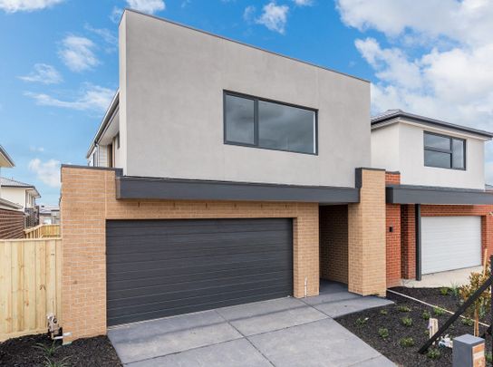 39 Solsbury Crescent, Keysborough VIC 3173 - House For Rent | Domain - Photo 1