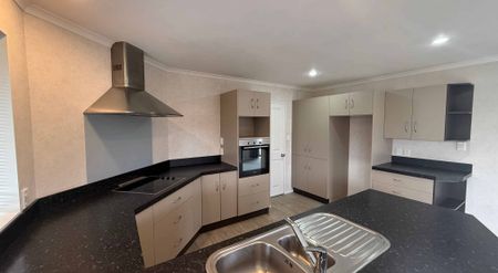 Low Maintenance, Warm, Functional - Photo 3