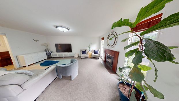 Milson - 5 bedroom - Photo 1