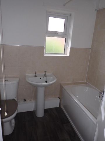 2 bedroom semi-detached house to rent - Photo 3