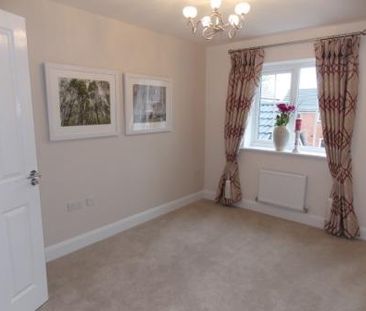 3 bedroom semi-detached house to rent - Photo 6