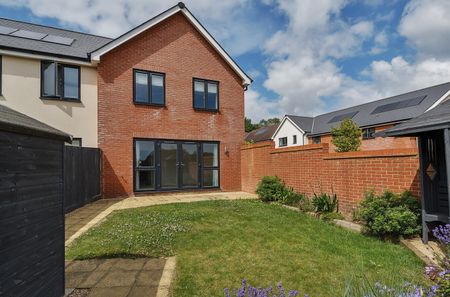 3 bedroom semi-detached house to rent - Photo 3
