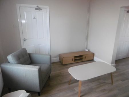 Room 2 @ Lily Grove, Beeston, NG9 1QL - Photo 2