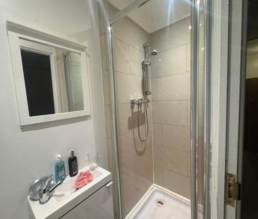 Room in a Shared House, Shipman Road, E16 - Photo 2