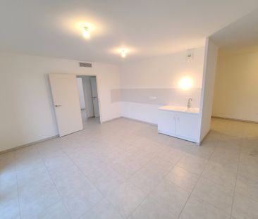 Location Appartement 3 pièces 67m² MARSEILLE 9ème - Photo 4