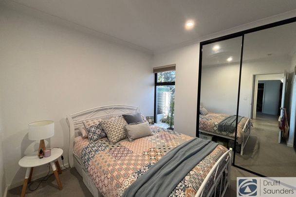 Stylish & Modern Apartment HOME OPEN WEDNESDAY 10 DECEMBER AT 10.30AM SHARP! - Photo 1