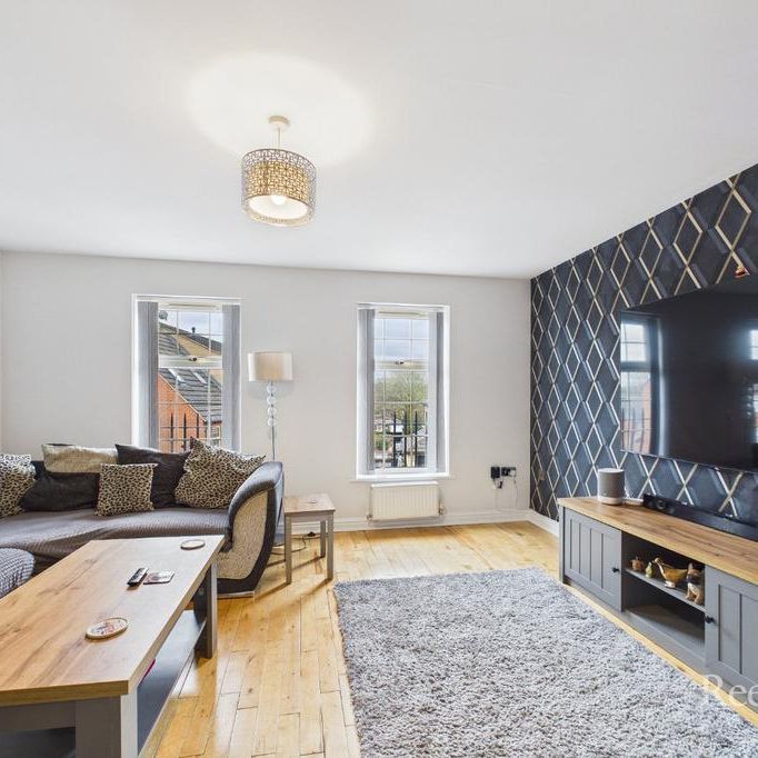 4 bedroom end of terrace house to rent - Photo 1