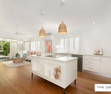 4 Bedroom Coastal Living at Its Best! - Photo 3