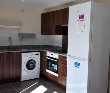 4 bedroom semi-detached house to rent - Photo 6