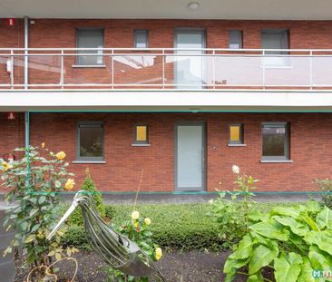 LICHTRIJK APPARTEMENT MET 2 SLAAPKAMERS EN PARKEERPLAATS AAN HET CE... - Photo 2