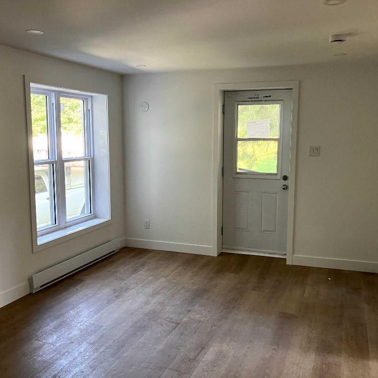 Appartement refait a NEUF 3 1/2 - Photo 1