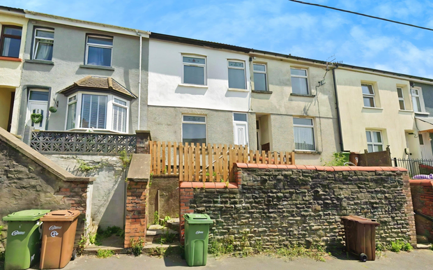 Edward Terrace, Abertridwr, CAERPHILLY - Photo 1