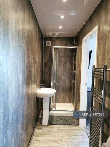 1 bedroom in a house share to rent - Photo 5