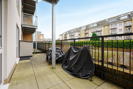 Chelsea Lodge, 5 Wintergreen Boulevard, West Drayton, Middlesex, UB7 - Photo 5