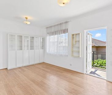 Peaceful Coastal Retreat Moments from Bronte Beach - Photo 4