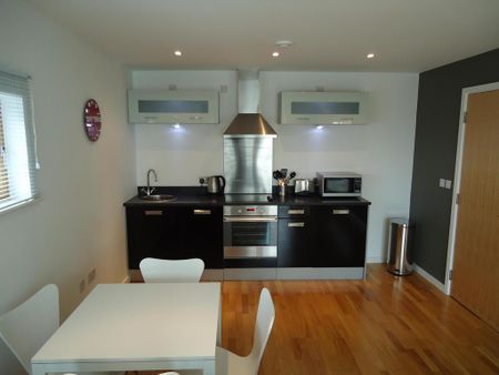 2 bedroom flat to rent - Photo 2