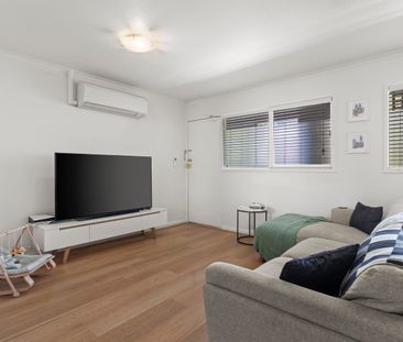 Boutique Living in a Peaceful Elsternwick Cul-de-Sac - Photo 3