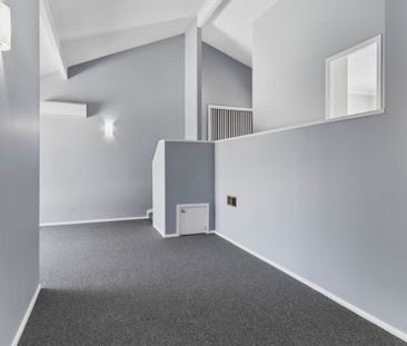 FRESHLY UPDATED SPACIOUS FAMILY HOME! - Photo 5