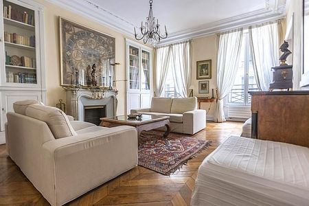 Appartement • Saint Philippe du Roule - Photo 3