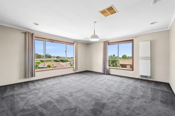 Beautifully Appointed Home in a Peaceful Cul de Sac, Perfect for Families and Entertainers - Photo 1