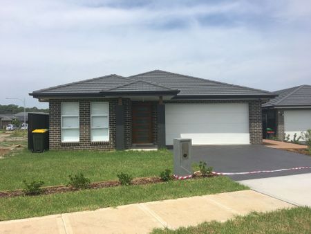 Spacious 4 Bedroom Home &excl;&excl; - Photo 5