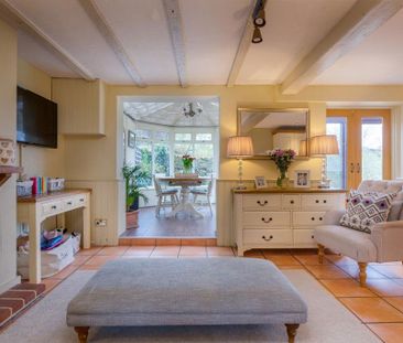 4 bedroom semi-detached house to rent - Photo 5