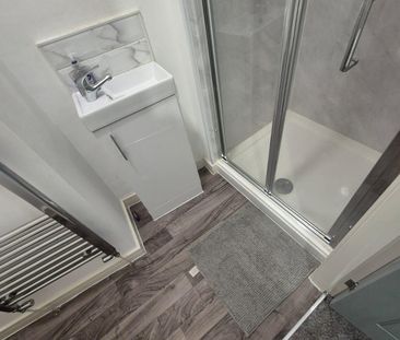 Hall Lane - Photo 3