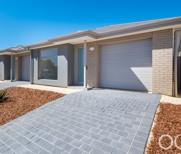 Open the Door to Contemporary Comfort - Photo 4