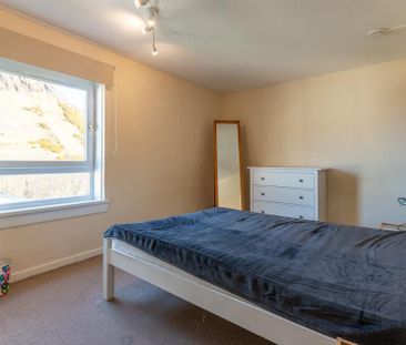 3 bedroom flat to rent - Photo 6