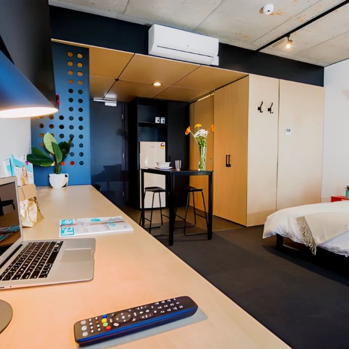 Studio Large - Photo 1