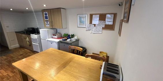 1 bedroom in a house share to rent - Photo 3