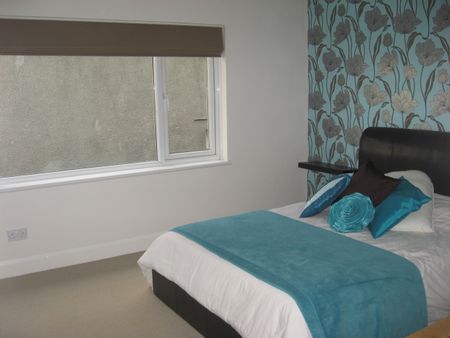 2 Bed Flat, Upper, BN2 - Photo 3