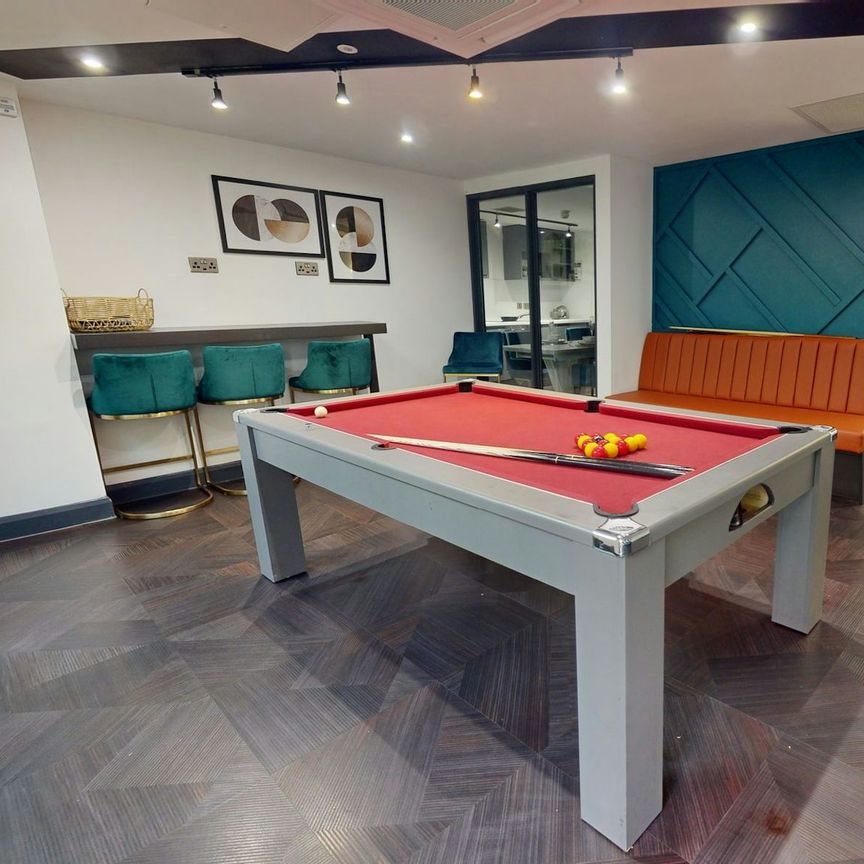 Flat to rent on - Photo 1