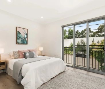 Stylish Modern Townhouse Offering Comfort, Space & Lifestyle Conven... - Photo 3