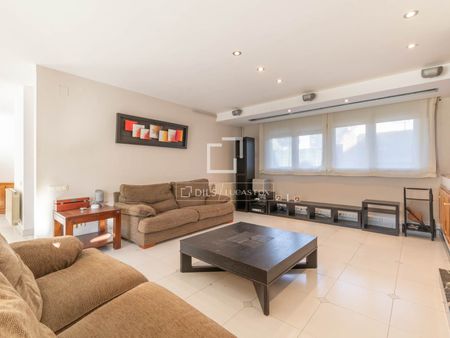 4 Bedroom house / villa for rent in Valldoreix, Barcelona - Photo 2