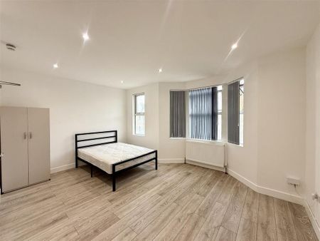 1 bedroom in a house share to rent - Photo 5