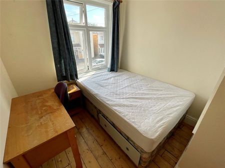 5 bedroom detached house to rent - Photo 4