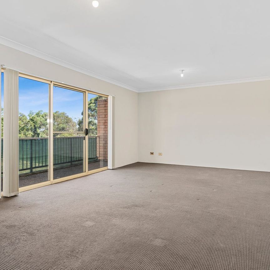 "Neat Riverpark Unit" - Photo 1